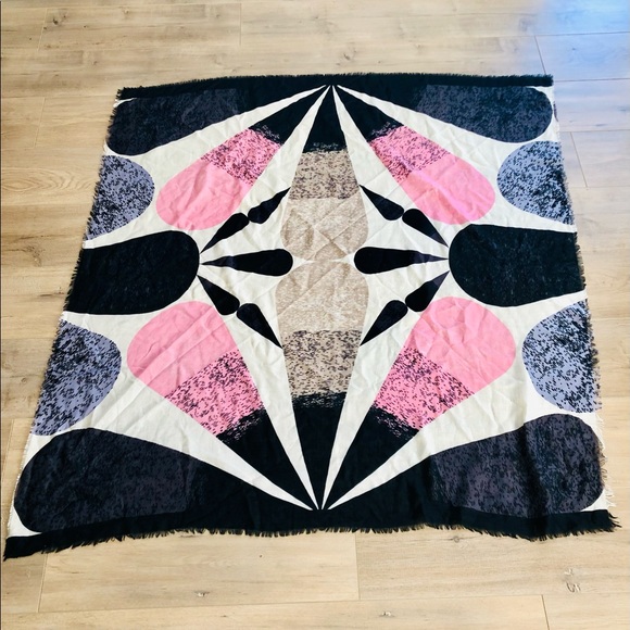 Wrap/Scraf - Picture 2 of 5